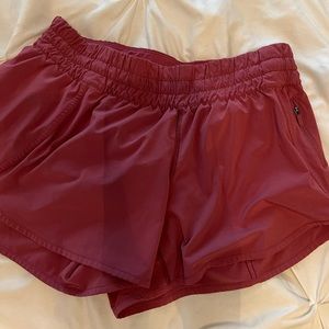 lululemon tracker low rise shorts size 8-10 fit more like 8